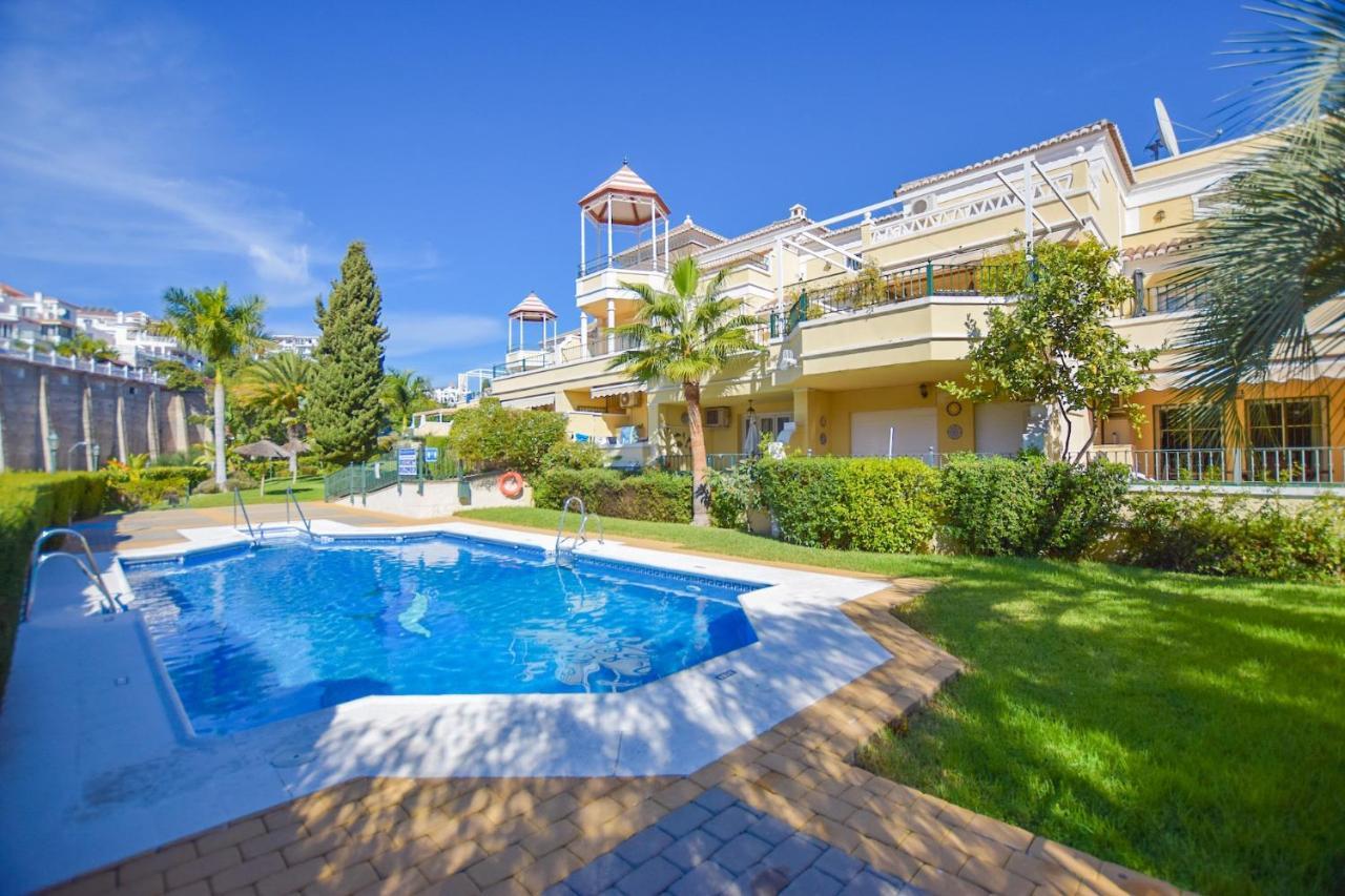 Refurbished 2-Bed Apartment Burriana Beach. Nerja Exterior foto