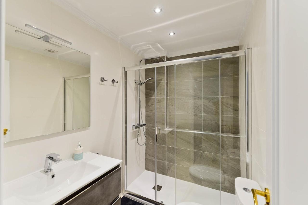 Refurbished 2-Bed Apartment Burriana Beach. Nerja Exterior foto