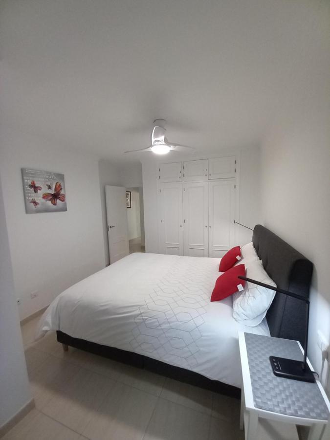 Refurbished 2-Bed Apartment Burriana Beach. Nerja Exterior foto