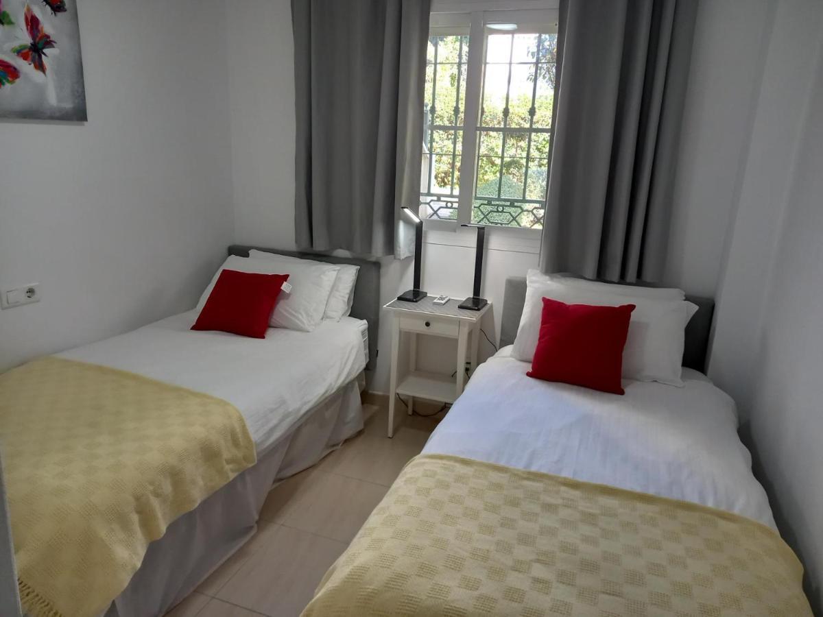 Refurbished 2-Bed Apartment Burriana Beach. Nerja Exterior foto